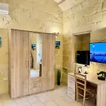 לינה וארוחת בוקר Ta' Matmura Boutique Għarb
