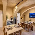 Ta' Matmura Boutique Għarb