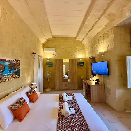 Ta' Matmura Boutique Għarb